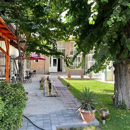 Eco House Hotel Ош Екстериор снимка