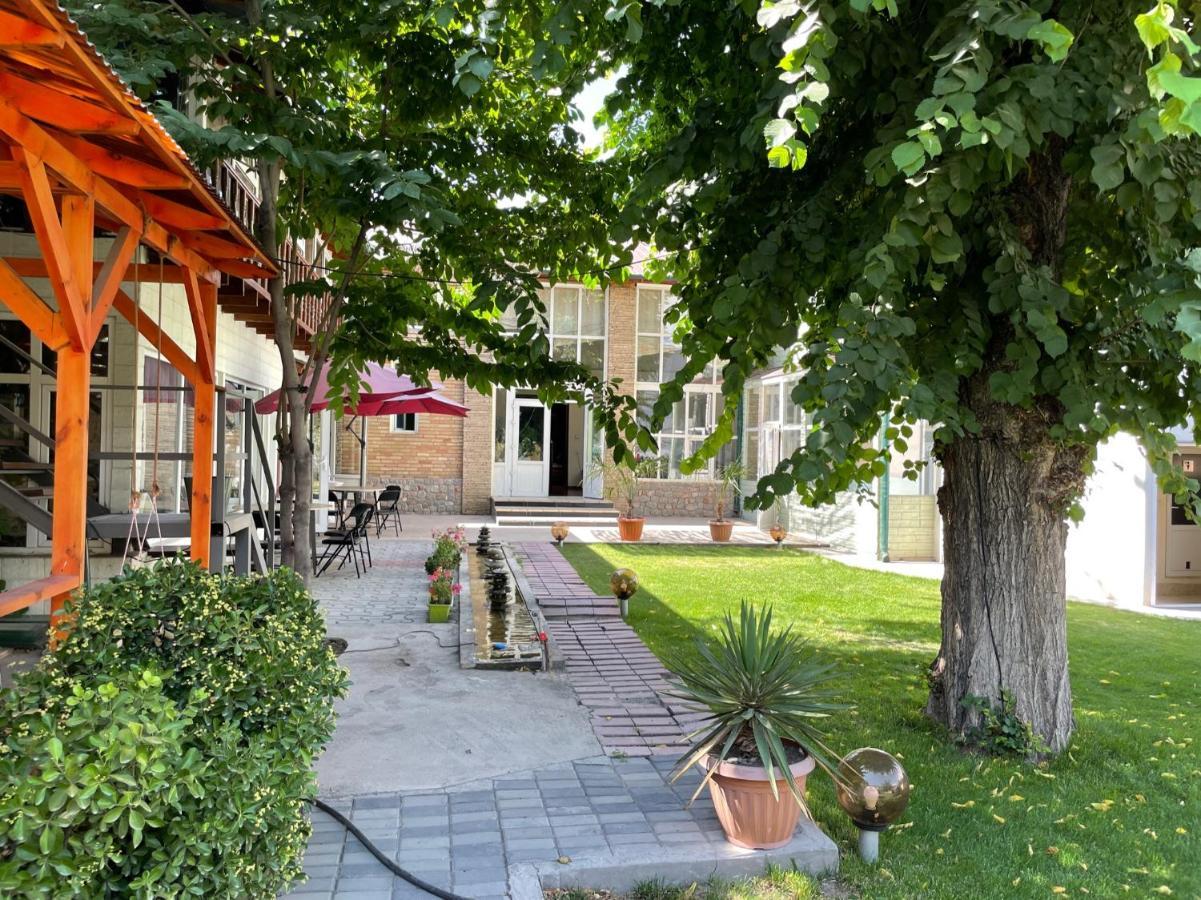 Eco House Hotel Ош Екстериор снимка
